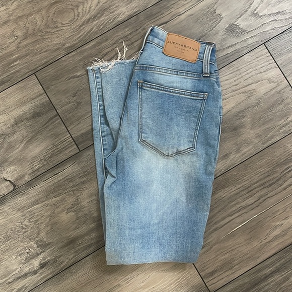 Lucky brand women’s jeans great condition
Worn only couple times - Picture 2 of 7